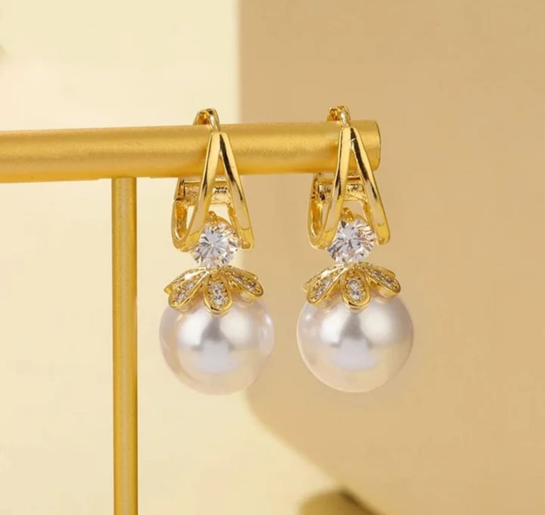 Pendientes colgantes Encanto Dorado💧un toque de elegancia y glamour💖