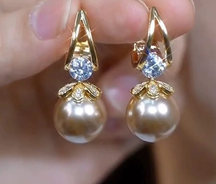 Pendientes colgantes Encanto Dorado💧un toque de elegancia y glamour💖